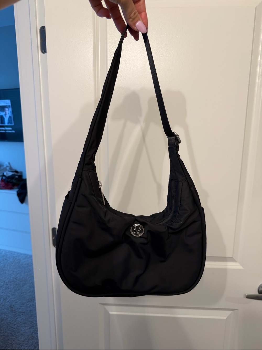 City Essentials Shoulder Bag 4L - Picture 3 of 8